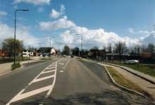847601 Gezicht over de 's-Gravelandseweg (onderdeel van de T32, de tertiaire provinciale weg Loenen-Hilversum), bij de ...
